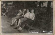 Harcerze w Parku Pałacowym, Białowieża, 1959 r.