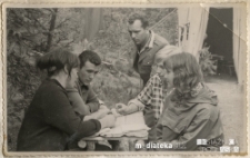 Grupa harcerzy podczas obozu w okolicach Sejn, 1961 r.