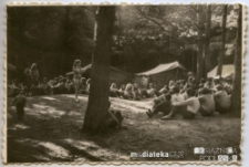 Poranna zbiórka w obozie harcerskim, lata 70. XX w.