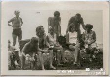 Ludzie idący kąpać się w Balatonie, Węgry, 1974 r.