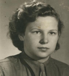 Zdjęcie legitymacyjne przewodniczącej ZP ZMP w Białymstoku