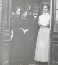 Na werandzie domu Wieczorków