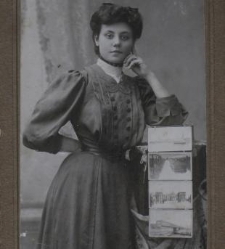 Portret młodej kobiety