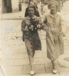 Kobiety idące ulicą