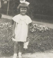 Irena Kuklińska w wieku kilku lat