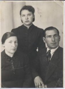 Regina Murżało z ojcem Wacławem i macochą Zofią z domu Lipską