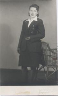 Zdjęcie Reginy Murżało wykonany w Białymstoku przed wyjazdem na roboty do Niemiec