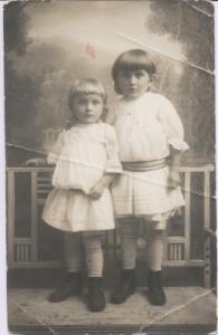 Regina i Jadwiga Żmijewskie w wieku dziecięcym