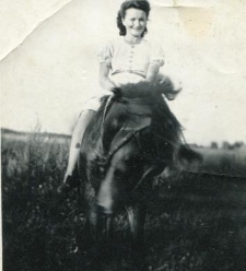 Regina Żmijewska w gospodarstwie Teulów