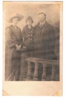 Maria i Stanisław Skrzeszewscy z synem Stanisławem