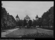 Tykocin, rynek miejski oraz kościół p.w. Świętej Trójcy