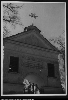 Tykocin, brama klasztoru