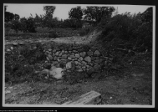 Tykocin, fragment murów po zespole poklasztornym za rzeką