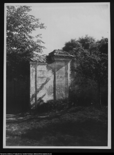 Tykocin, fragment murów po zespole poklasztornym za rzeką