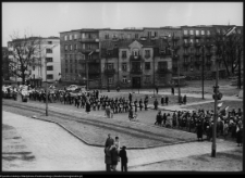 Białystok, pochód 1-Majowy na ul. 1 Maja (obecnie al. Piłsudskiego)