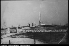 Zambr&oacute;w, cmentarz 7 000 jeńc&oacute;w sowieckich zamordowanych w stalagu XII E w latach 1941-1942