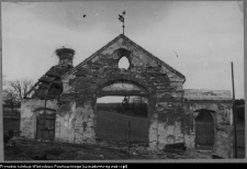 Mała Huta, brama folwarczna