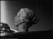 Supraśl, monastyr, Pałac Opatów, posągi