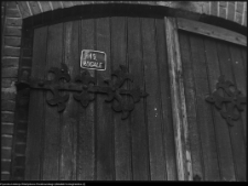 Rogale, drzwi kościoła