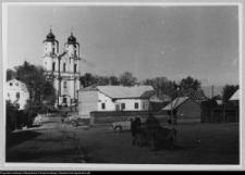 Sejny, widok z rynku na kościół