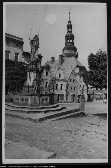 Otmuchów, rynek, ratusz i kolumna Maryjna