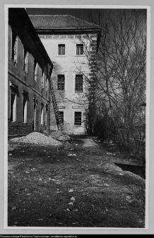 Supraśl, Pałac Opatów