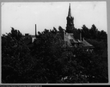 Białystok, widok z budynku przy ul. Lenina (obecnie Branickiego) na wieżę kościoła św. Wojciecha