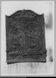 Choroszcz, płyta kominkowa z herbem Gryf