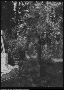 Nowa Wola, krzyż na cmentarzu grzebalnym