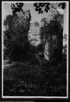 Mielnik, ruiny gotyckiego kościoła Świętej Trójcy