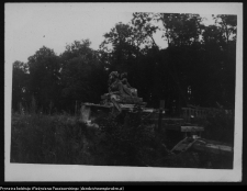 Białystok, odbudowa Pałacu Branickich, ogród - rzeźba Sfinksa