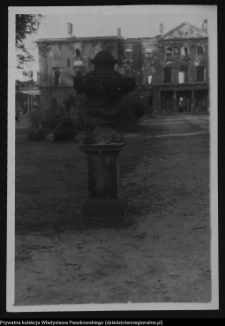 Białystok, odbudowa Pałacu Branickich, wazon ogrodowy