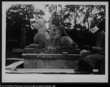 Białystok, odbudowa Pałacu Branickich, ogród - rzeźba Sfinksa