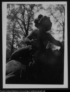 Białystok, odbudowa Pałacu Branickich, ogród - rzeźba Sfinksa