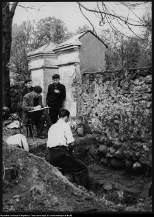 Krasnybór, badania archeologiczne przy kościele