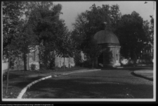 Białystok, Pałac Branickich, budynek studni przy dziedzińcu wstępnym