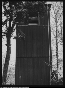 Łyse, dzwonnica przy kościele