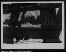 Białystok, detale rzeźbiarskie budynku przy ul. Kilińskiego 16