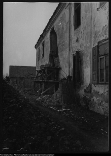 Tykocin, fragment kamieniczki w czasie odbudowy