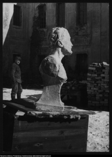 Supraśl, Pałac Opatów, rzeźby