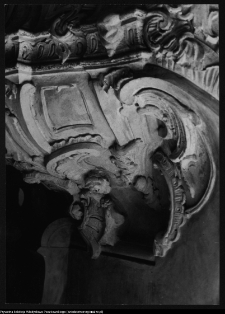 Sejny, ambona w kościele