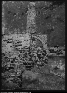 Sejny, fragment muru odsłoniętego podczas badań przy klasztorze