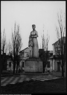 Suwałki, pomnik Marii Konopnickiej