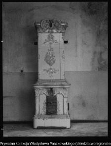 Zabytkowy piec kaflowy