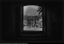 Łomża, widok z okna na kamieniczki przy rynku