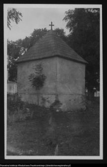 Dąbrówka Kościelna, kapliczka cmentarna