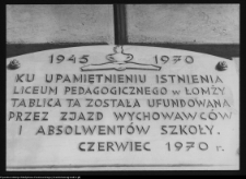 Łomża, tablica upamiętniająca istnienie Liceum Pedagogicznego