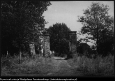 Strabla, brama przypałacowa