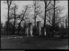 Strabla, brama przypałacowa