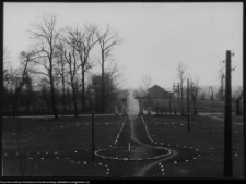 Strabla, dziedziniec przed pałacem